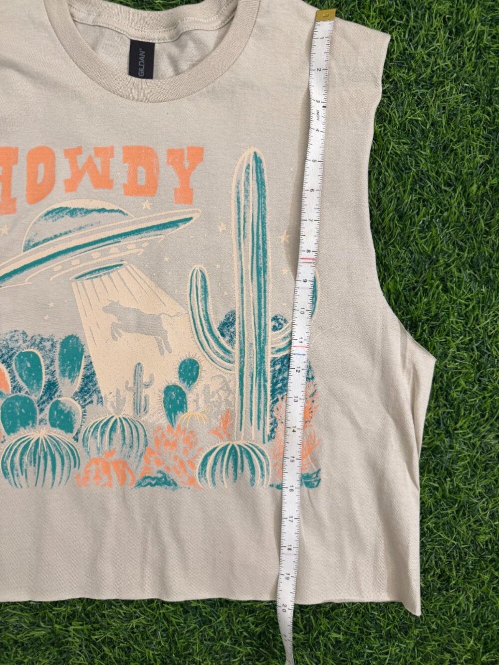 Howdy UFO Cropped Muscle Tank - Picture 3 of 3